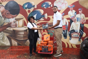 FODEARTE REALIZA ENTREGA DE HERRAMIENTAS A LA ARTESANA LILIANA ALTAGRACIA GALLARD ACOSTA