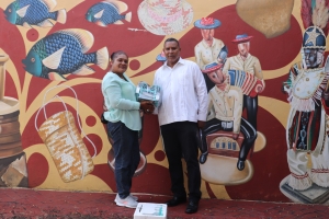 FODEARTE REALIZA ENTREGA DE HERRAMIENTAS A LA ARTESANA CATALINA MARGARITA BUSSI GIL