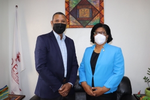 FODEARTE SOSTIENE ENCUENTRO LA SENADORA DE LA PROVINCIA BAHORUCO, MELANIA SALVADOR