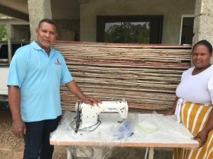 FODEARTE REALIZA ENTREGA DE HERRAMIENTA A LA ARTESANA EUNATE DE LA CRUZ