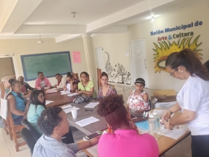 FODEARTE REALIZA TALLER DE CAPACITACIÓN EN “RESINA EPÓXICA “EN LAS TERRENAS