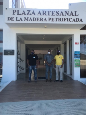 DIRECTOR GENERAL DE FODEARTE REALIZA VISITA DE CORTESÍA A LA PLAZA ARTESANAL DE LA MADERA PETRIFICADA