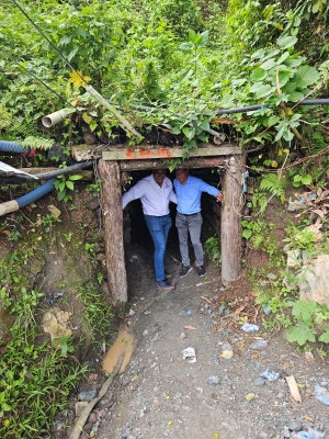 DIRECTOR DE FODEARTE VISITA MINAS DE LARIMAR JUNTO A EMPRESARIO DOMINICANO RADICADO EN GUATEMALA