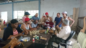 FODEARTE imparte taller técnicas de pintura a ebanistas de Mao