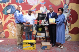 FODEARTE REALIZA ENTREGA DE HERRAMIENTA AL ARTESANO JUAN PUELLO