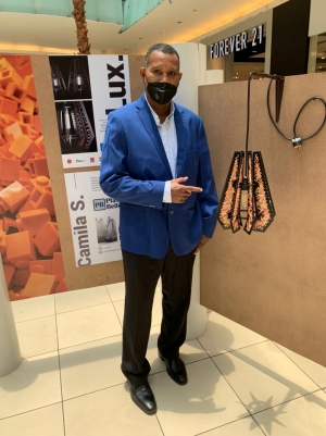 DIRECTOR DE FODEARTE VISITA  EXPOSICIÓN DE ESTUDIANTES DE DISEÑO INDUSTRIAL DE INTEC