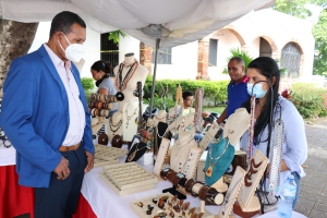 FODEARTE REALIZA JORNADA DE CARNETIZACIÓN EN LA FERIA NACIONAL DE ARTESANÍA