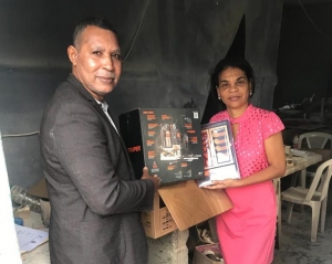 FODEARTE REALIZA ENTREGA DE HERRAMIENTAS A LA ARTESANA CRISTINA NÚÑEZ