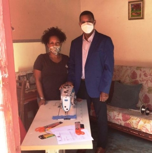 FODEARTE REALIZA ENTREGA DE HERRAMIENTA A LA ARTESANA JOHANNA RIVERA