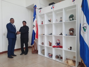 DIRECTOR GENERAL DE FODEARTE DEJA INAUGURADA EXHIBICIÓN PERMANENTE DE ARTESANÍAS DOMINICANAS EN LA EMBAJADA DOMINICANA EN NICARAGUA