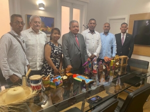 FODEARTE DEJA INAUGURADA EXHIBICIÓN PERMANENTE DE ARTESANÍAS DOMINICANAS EN LA EMBAJADA DOMINICANA EN ESPAÑA